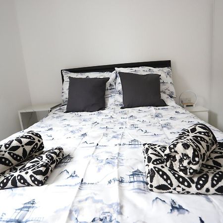 Spacious 3-Story Retreat With Rooftop Terrace And Modern Amenities Londra Esterno foto