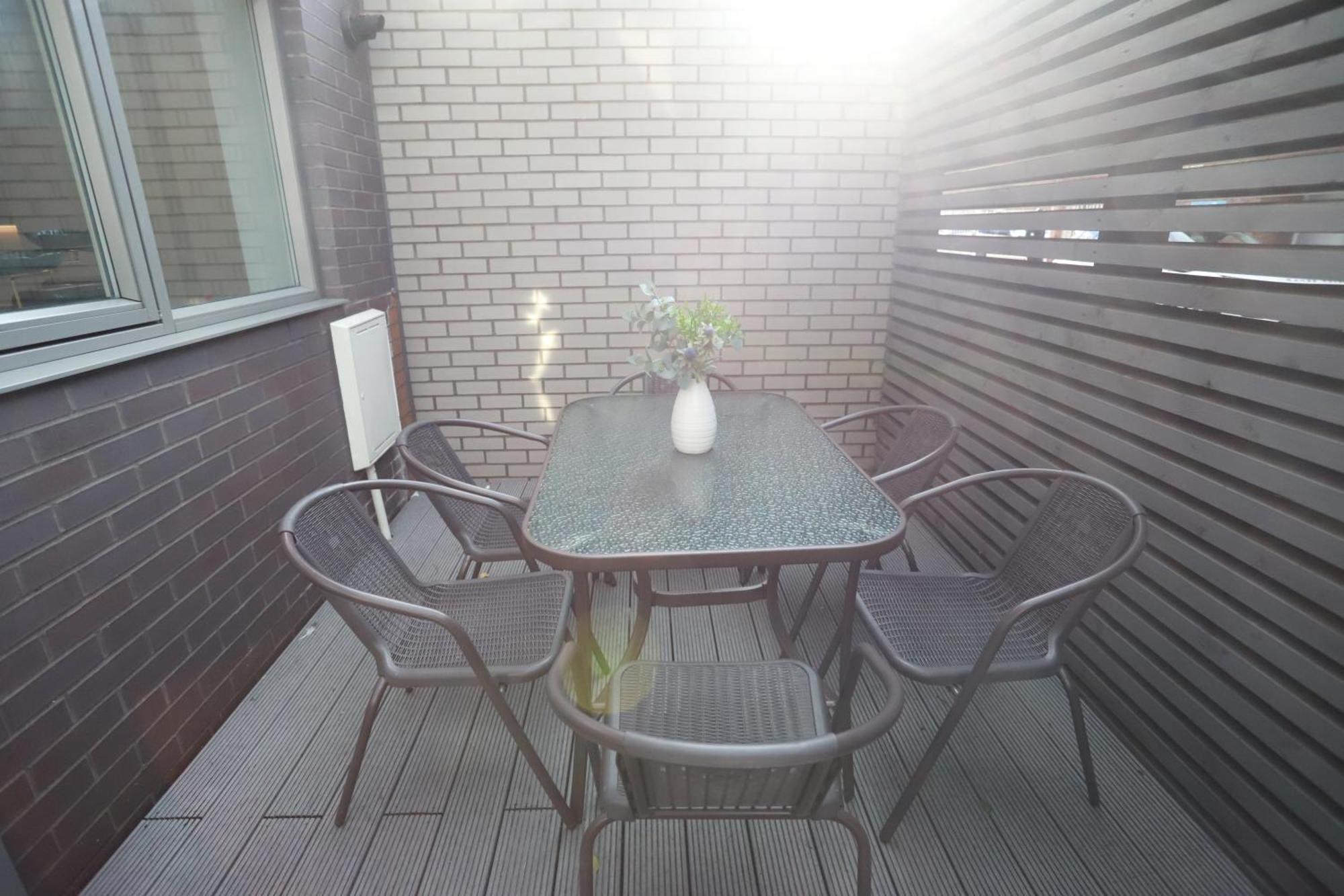 Spacious 3-Story Retreat With Rooftop Terrace And Modern Amenities Londra Esterno foto