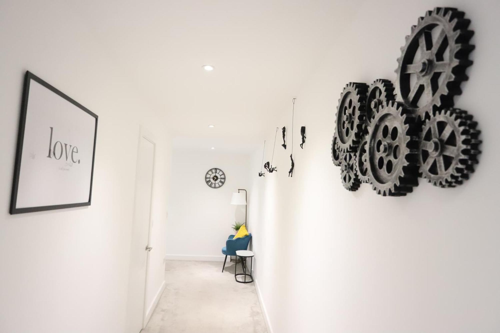 Spacious 3-Story Retreat With Rooftop Terrace And Modern Amenities Londra Esterno foto