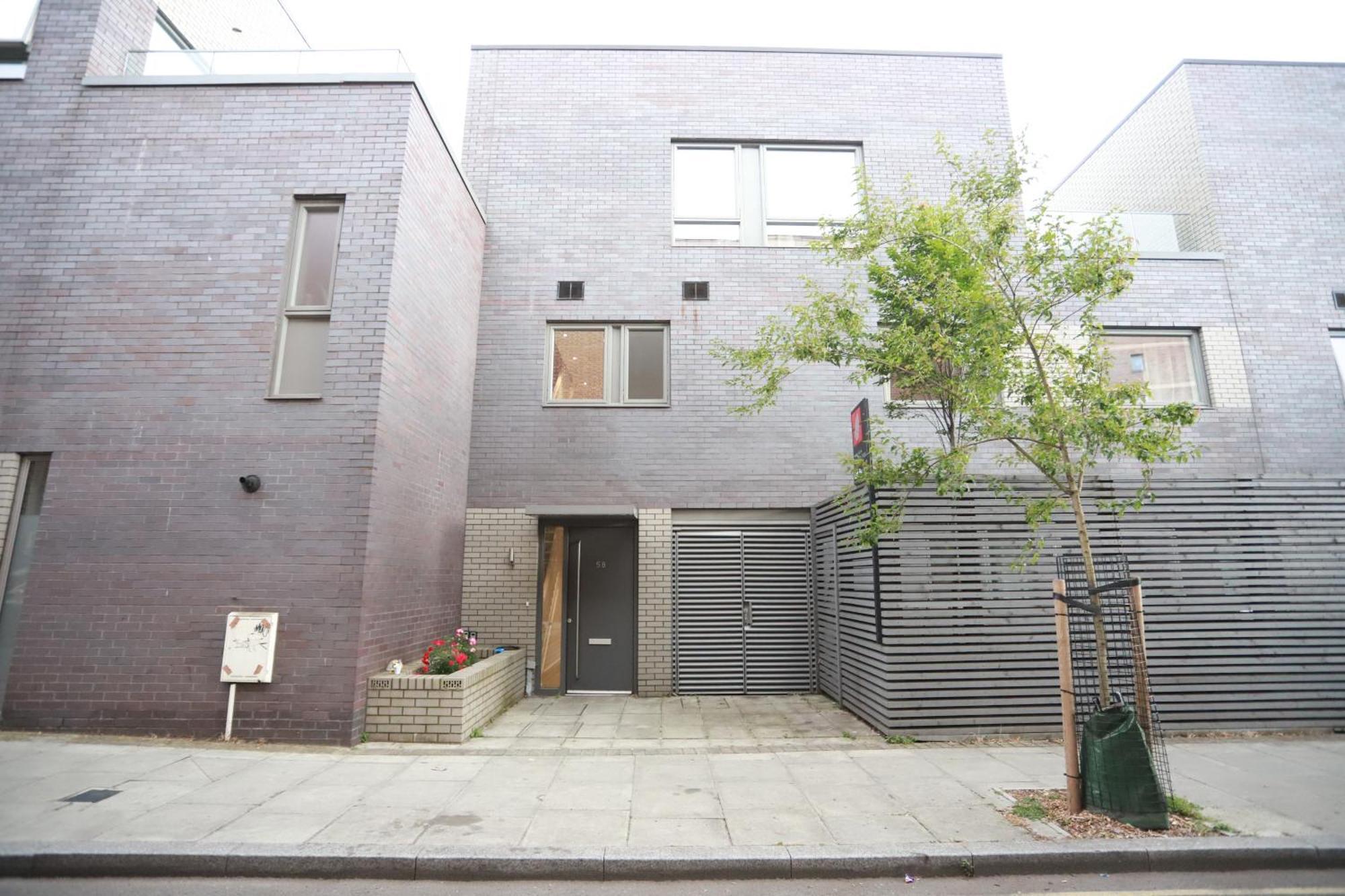 Spacious 3-Story Retreat With Rooftop Terrace And Modern Amenities Londra Esterno foto