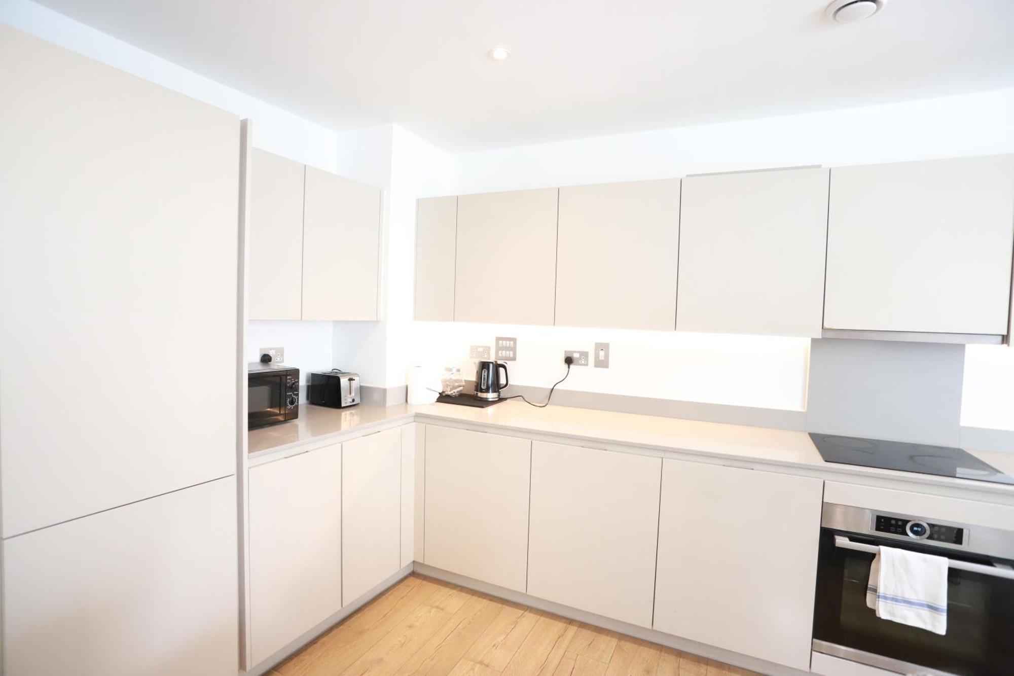 Spacious 3-Story Retreat With Rooftop Terrace And Modern Amenities Londra Esterno foto
