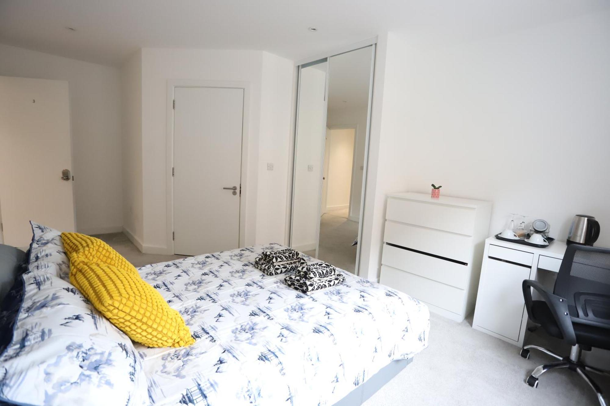 Spacious 3-Story Retreat With Rooftop Terrace And Modern Amenities Londra Esterno foto