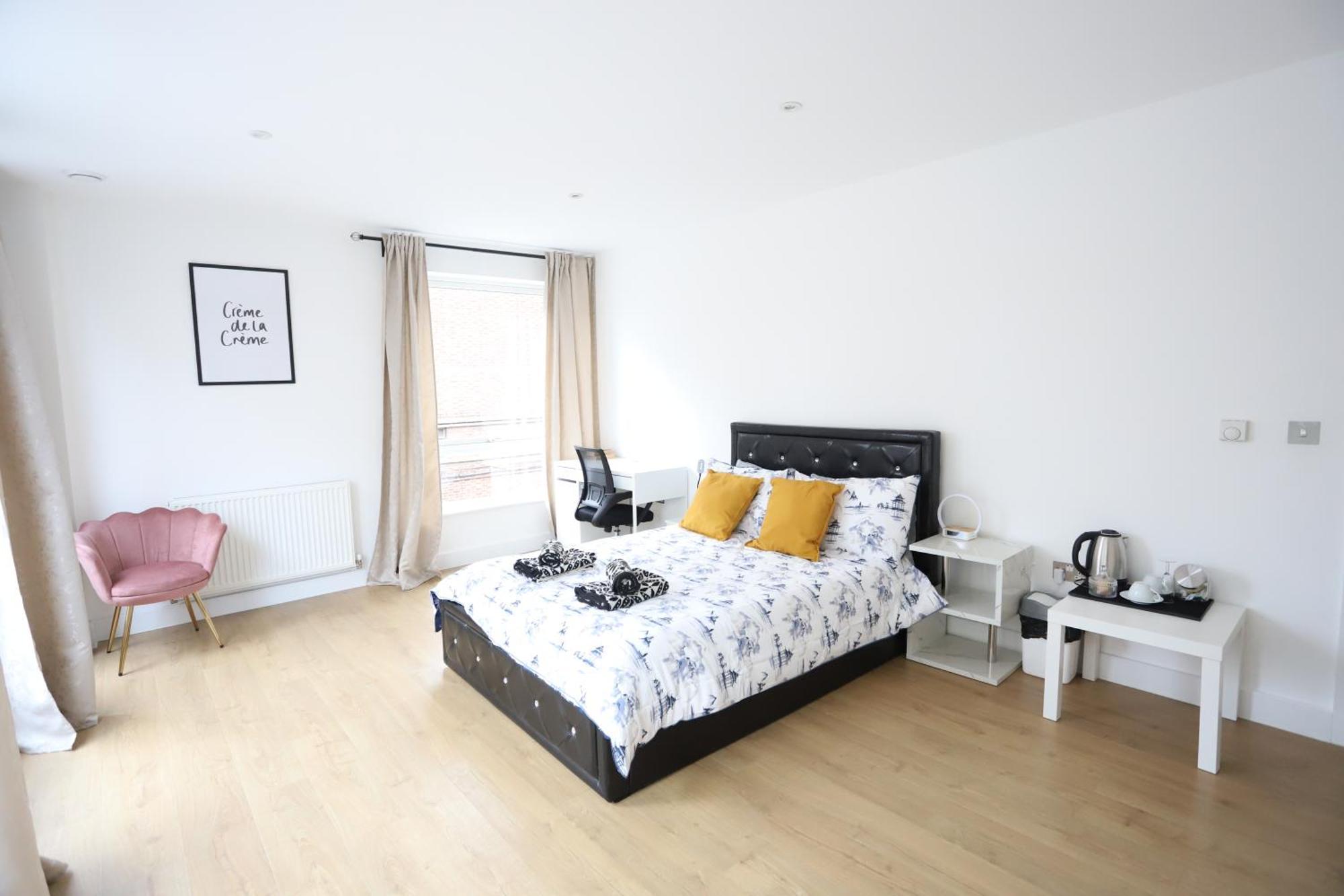 Spacious 3-Story Retreat With Rooftop Terrace And Modern Amenities Londra Esterno foto