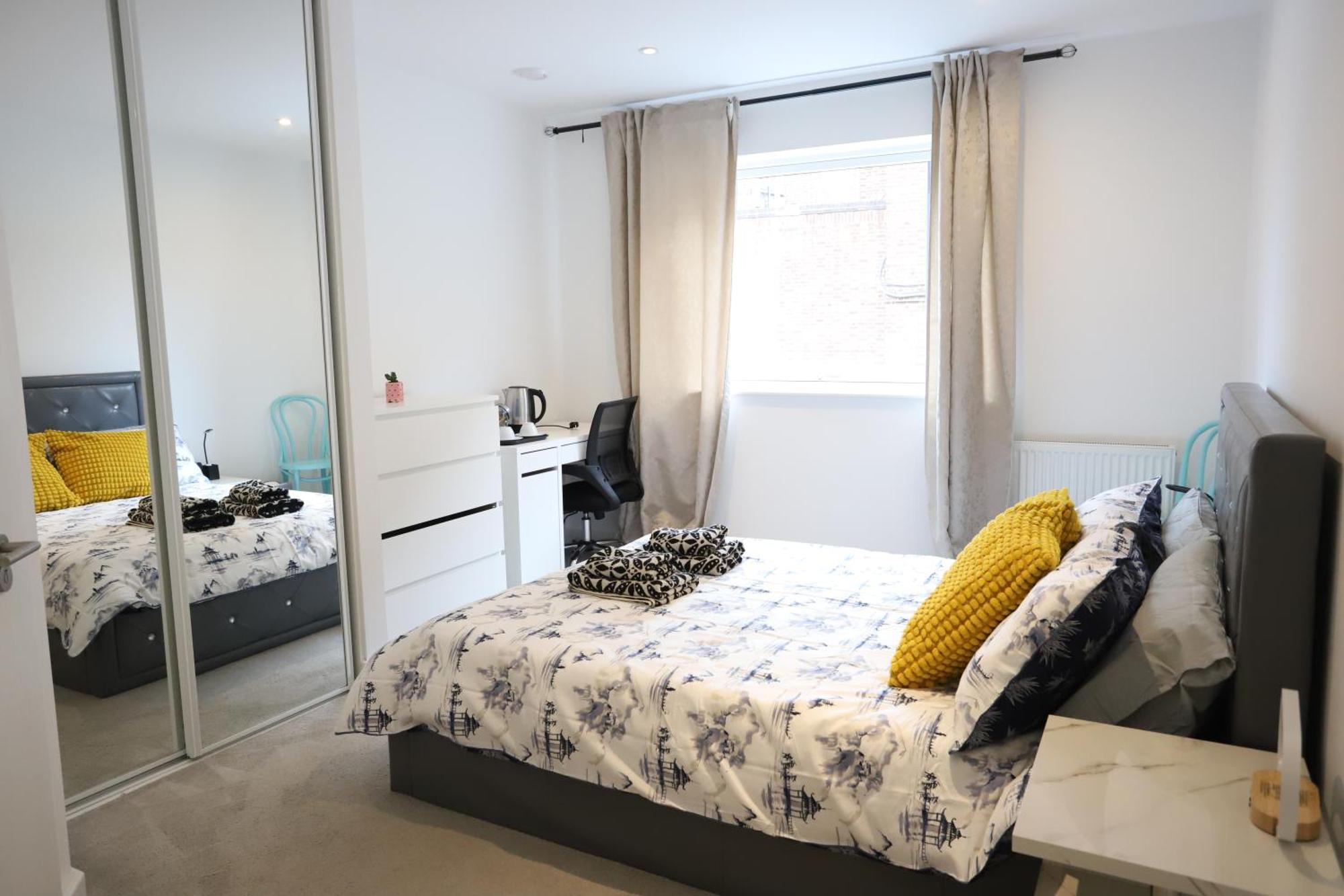 Spacious 3-Story Retreat With Rooftop Terrace And Modern Amenities Londra Esterno foto