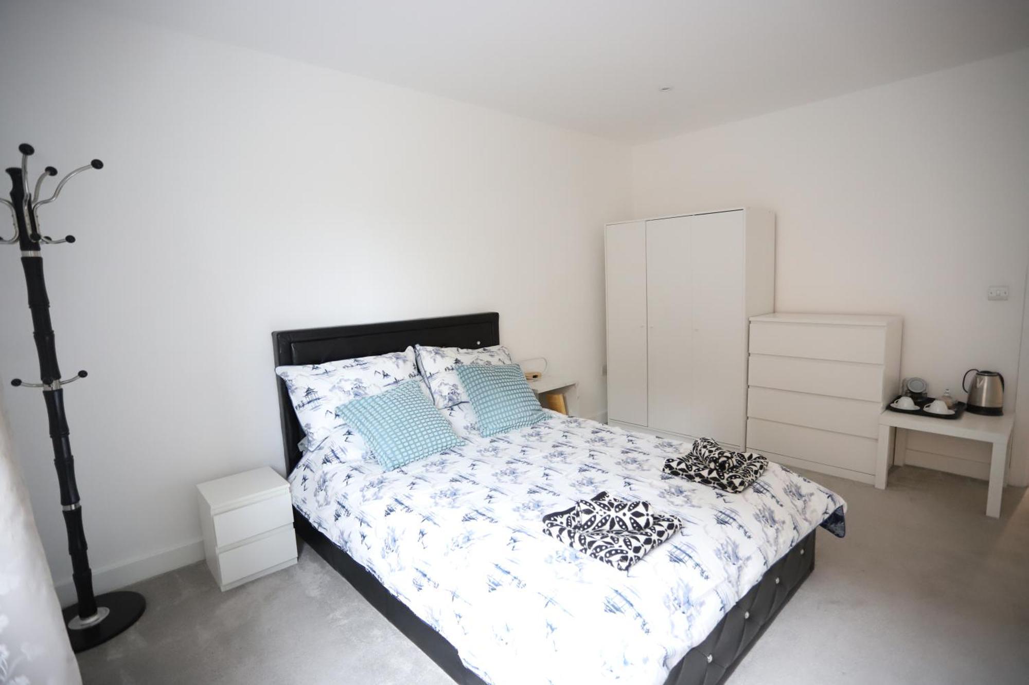Spacious 3-Story Retreat With Rooftop Terrace And Modern Amenities Londra Esterno foto