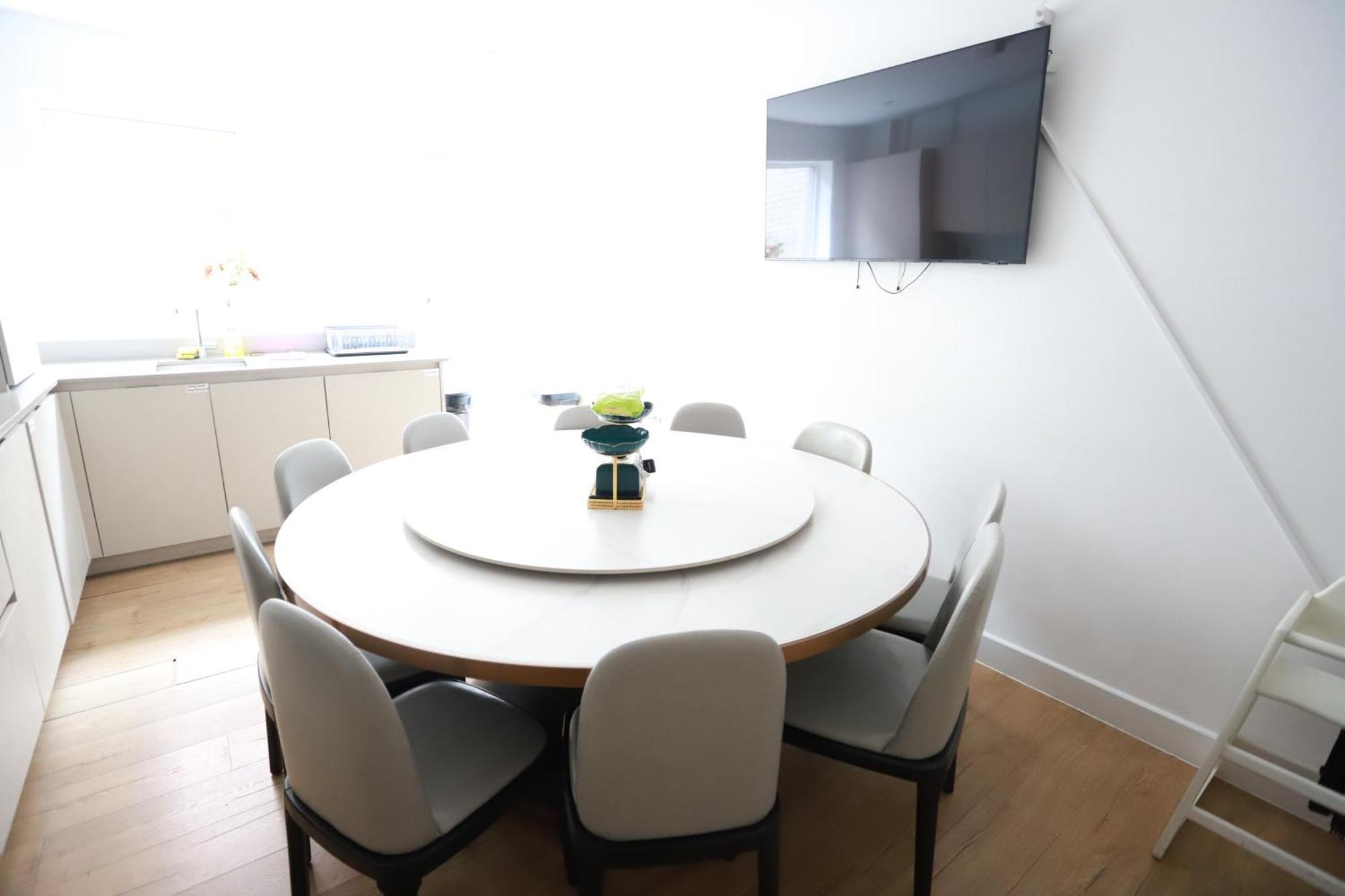 Spacious 3-Story Retreat With Rooftop Terrace And Modern Amenities Londra Esterno foto